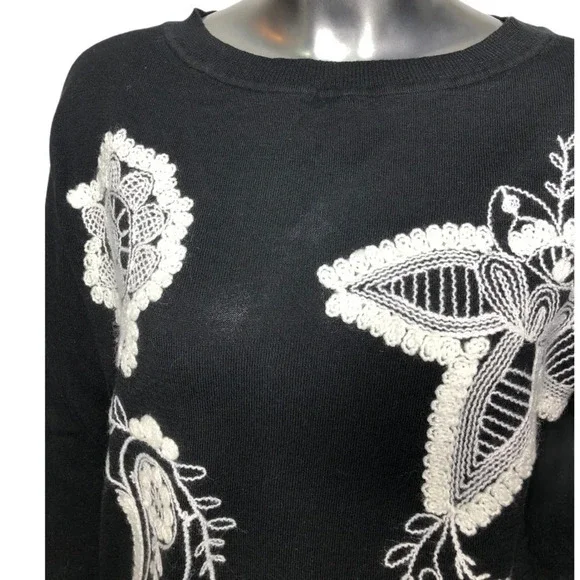 🛍️3/$40 Chaps Black  Embroidered Crewneck Sweater Black Winter White Size Small - Picture 3 of 5